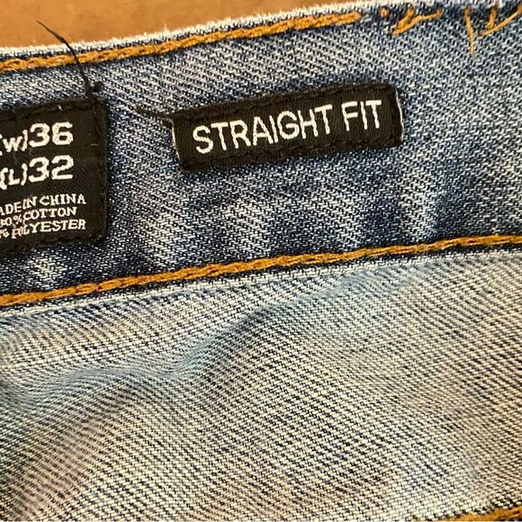 Track 23 Distressed Denim Jeans Straight Fit Mens Size 36-32 Five Pocket Design - Picture 4 of 5